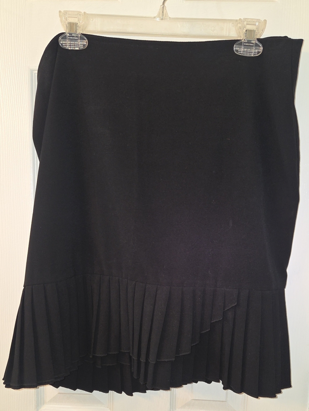 Black Pleated Hem Women's Skirt